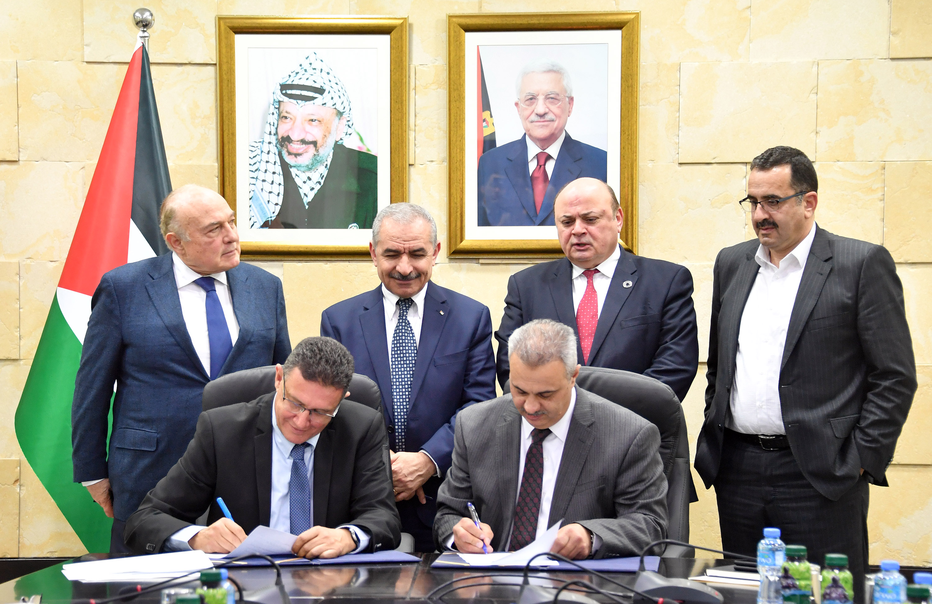 توقيع اتفاق ينهي أزمة شركة كهرباء القدس